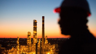 Petrol 100 doların üzerinde haftayı tamamlamaya hazırlanıyor